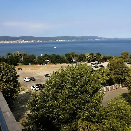 Central Nessebar Beach Apartment *